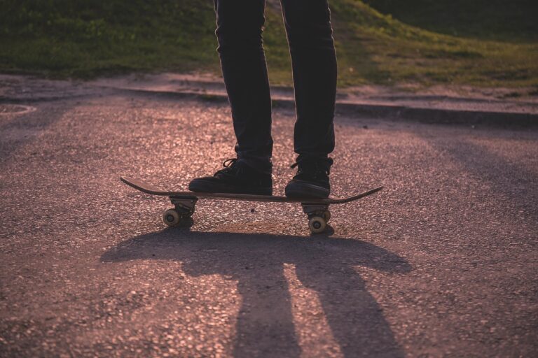 Mindful Digital Boundaries: Setting Limits on Screen Time and Social Media Usage